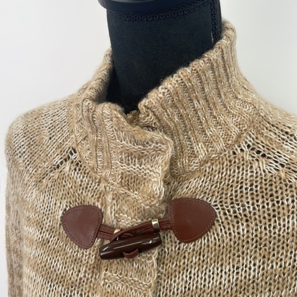 UEC Guess tan poncho sweater with faux leather toggles XS/S acrylic - Picture 5 of 12